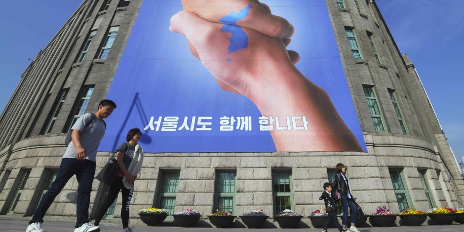 سيول تتزين بــ «يدان تهتزان» لدعم قمة الكوريتين