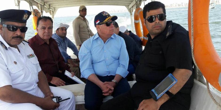 محافظ بورسعيد يتفقد أعمال مشروع تطهير بحيرة المنزلة (صور)