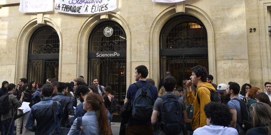 اعتصام طلابي في جامعة العلوم السياسية في باريس احتجاجا على إصلاحات ماكرون (صور) 