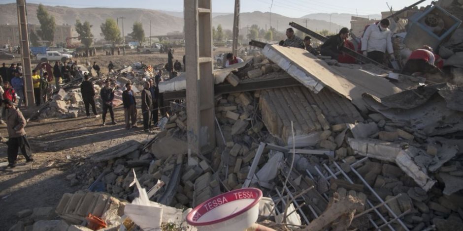 إصابة 30 شخصا وانهيار جبلى نتيجة زلزال جنوب غربى إيران