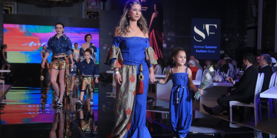 عرض أزياء المصرية إيمي بلبع للأم وابنتها يبهر أسبوع الموضة الأردني (صور)