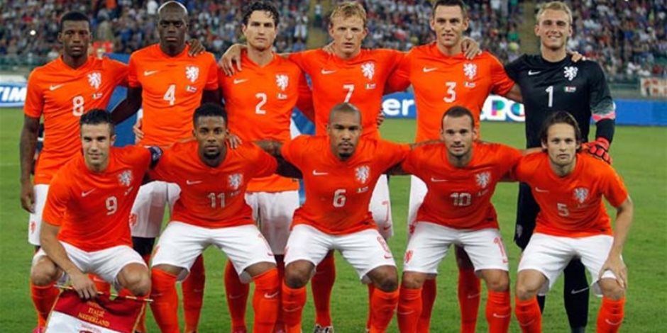 الاتحاد الهولندي يكرم شنايدر في مباراة بيرو في سبتمبر القادم