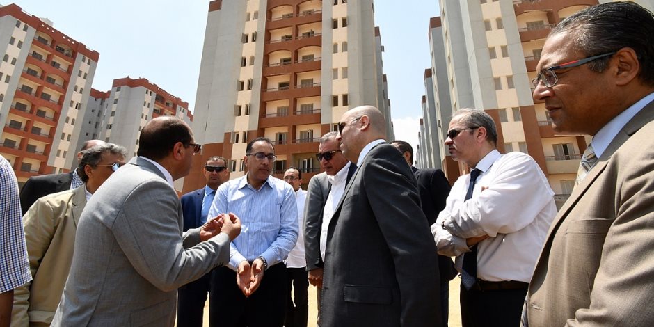 وزير الإسكان يتابع خطوات الانتهاء من تنفيذ 7440 وحدة سكنية بمشروع الأسمرات 3 