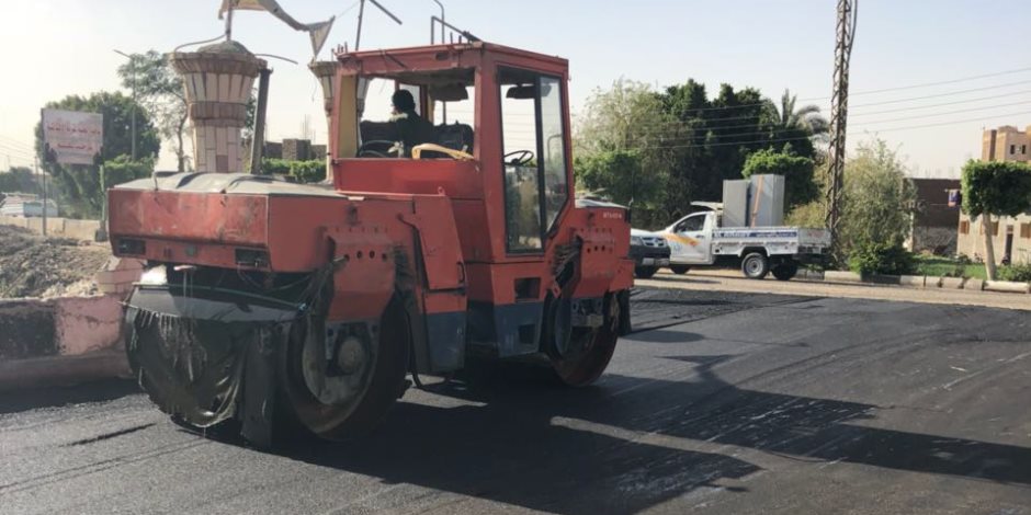 مدير الطرق والنقل بالأقصر يعلن رصف طريق الضبعية والساحة الرضوانية مدير الطرق والنقل بالأقصر يعلن رصف طريق الضبعية والساحة الرضوانية