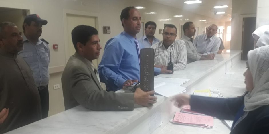 "وكيل الصحة بشمال سيناء" يزور مستشفى بئر العبد لتفقد سير العمل   (صور)