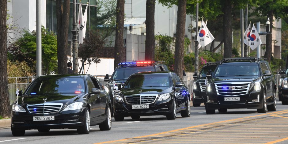 لحظة مغادرة رئيس كوريا الجنوبية مقر الرئاسة للقاء نظيره الشمالي (صور)