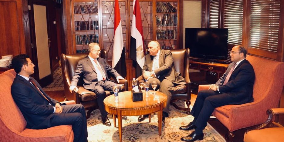 شكري يؤكد على التزام مصر بدعم استقرار اليمن والحل السياسي للأزمة