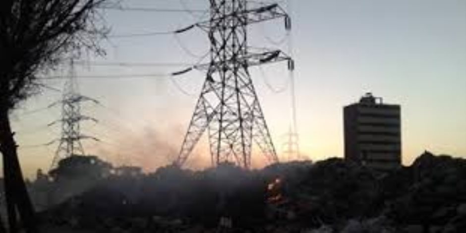 انقطاع الكهرباء عن مدينة إدفو بعد سقوط أحدى أبراج الضغط العالي