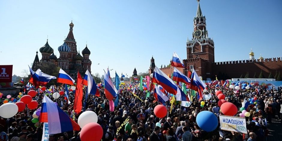 مسيرات فى روسيا احتفالا بعيد الربيع والعمال 