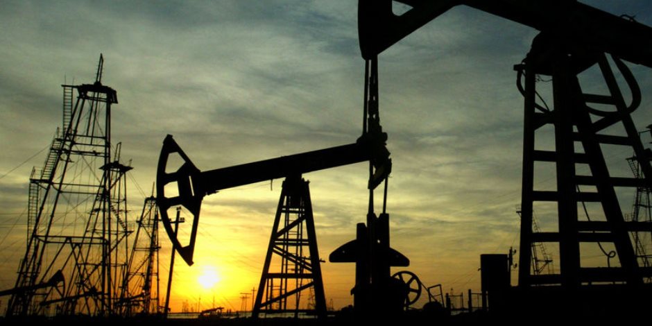 هل أثرت الحروب التجارية على أسعار النفط الحقيقية؟.. خبير اقتصادي يجيب