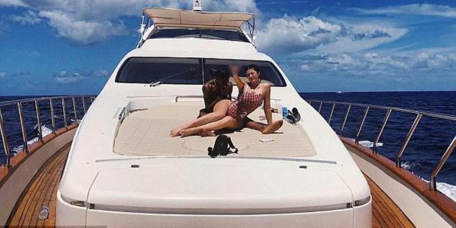 كايلي جينر تحتفل بعيد ميلاد صديقها على متن يخت في جزر الباهاما (صور وفيديو)