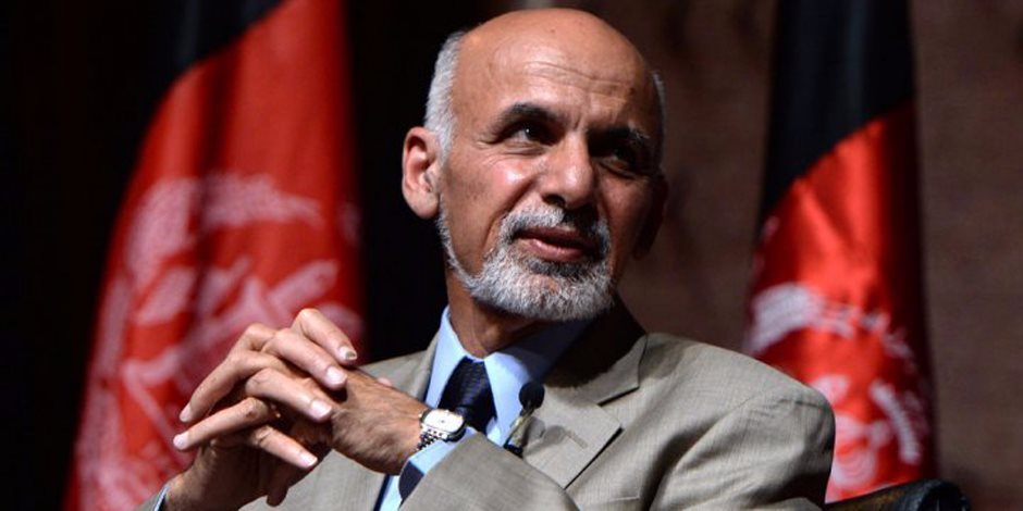 الرئيس الأفغانى يدشن بطاقات هوية جديدة وسط خلاف عرقي