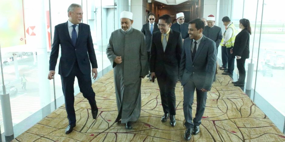 الإمام الأكبر يصل سنغافورة في المحطة الثانية لجولته الآسيوية الإمام الأكبر يصل سنغافورة في المحطة الثانية لجولته الآسيوية