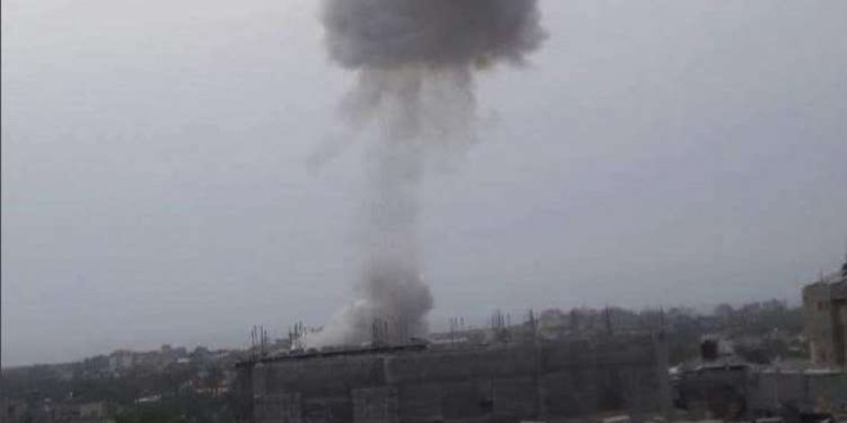 استشهاد 5 فلسطينيين في انفجار بدير البلح.. وحماس تتهم إسرائيل (صور)
