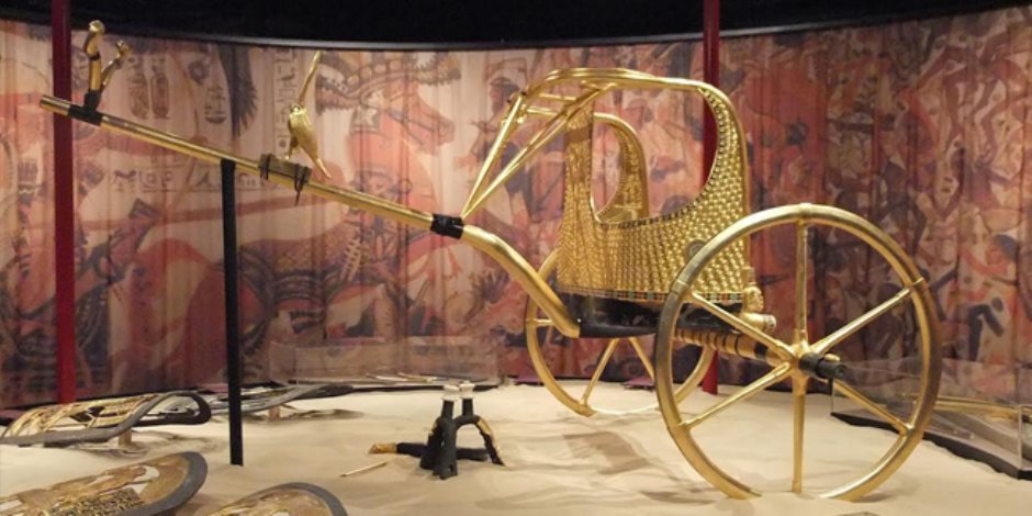 50 قناة تليفزيونية ترافق «العجلة الحربية» لتوت عنخ آمون للمتحف الكبير
