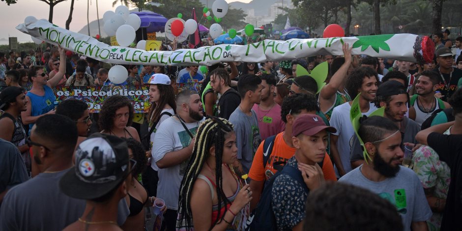 مظاهرات فى البرازيل وكولومبيا تطالب بتقنين مخدر «الماريجوانا».. (صور)