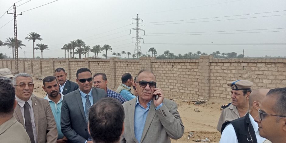 وزير التنمية المحلية يتفقد المدفن الصحى بمدينة السادات بالمنوفية (صور)