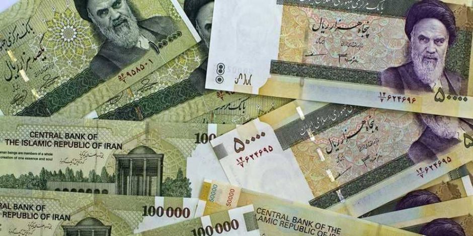 نزيف لا ينقطع.. العملة الإيرانية تهبط إلى أدنى مستوى خشية العقوبات الأمريكية