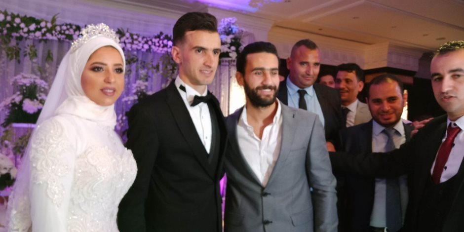 مرتضى منصور وخالد جلال ولاعبي الزمالك في حفل زفاف محمود دونجا (صور)