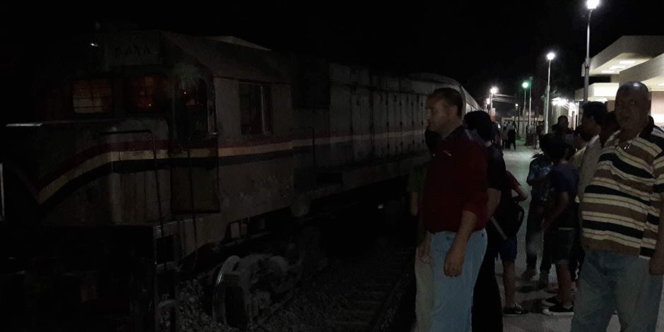خروج قطار «الزقازيق - طنطا» عن القضبان بمحطة السنطة في الغربية (صور)