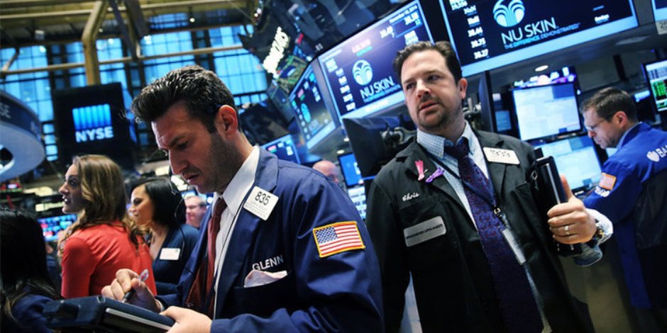الأسهم الأمريكية تفتح منخفضة بفعل مشاكل التجارة وبيانات ضعيفة