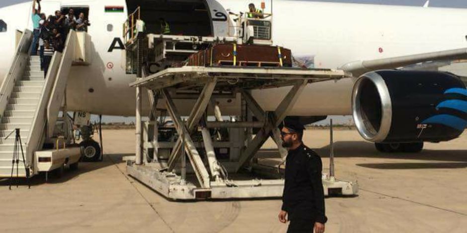 مطار القاهرة يستقبل «رفات جثامين» حادث سرت الإرهابي