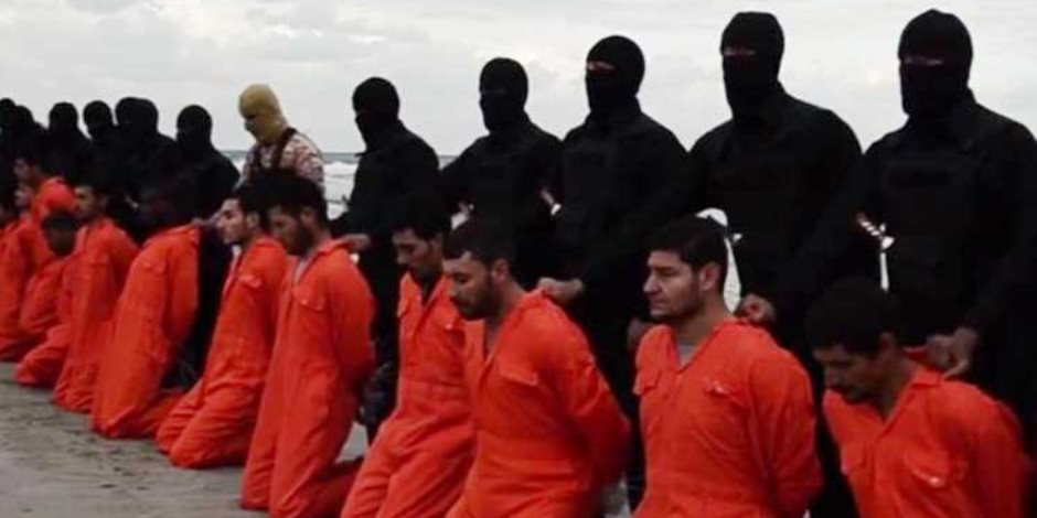 ليبيا تعيد جثث 20 مسيحيا مصريا ذبحهم تنظيم داعش في 2015
