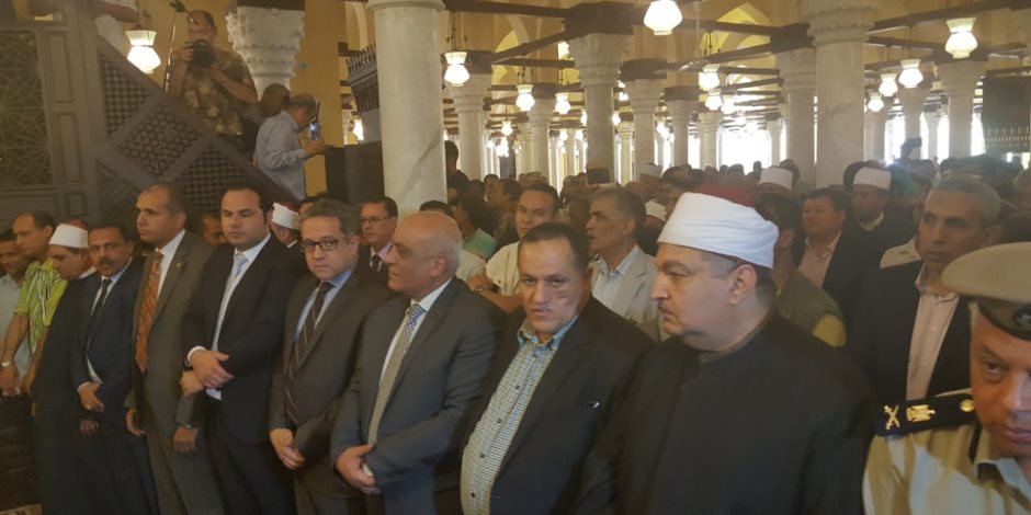 وزير الأوقاف يفتتح مسجد زغلول الأثرى برشيد ويصلى بالمواطنين (صور)