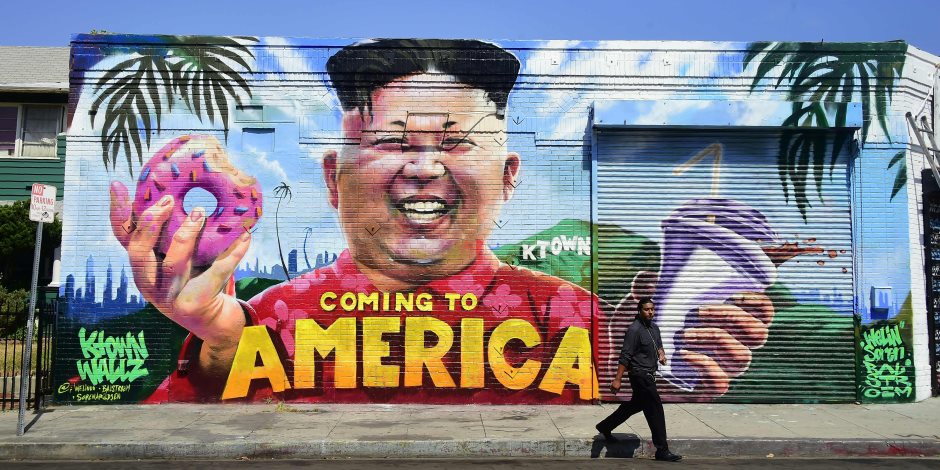 زعيم كوريا الشمالية يأكل «الدونات» في مشروع «Coming To America» ​​