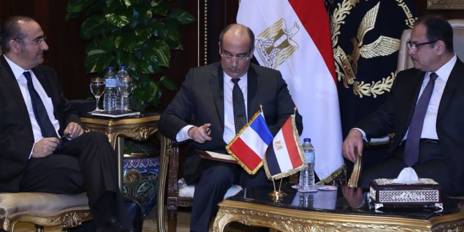 وزير الداخلية يبحث مع «رئيس الأمن الداخلي» بفرنسا تحركات العناصر المسلحة بالشرق الأوسط (صور)