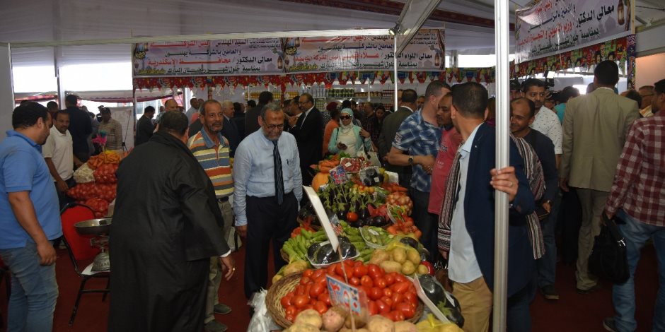 أهالي الإسكندرية: التخفيضات على السلع في معرض «أهلا رمضان» تصل إلى 40% (صور)