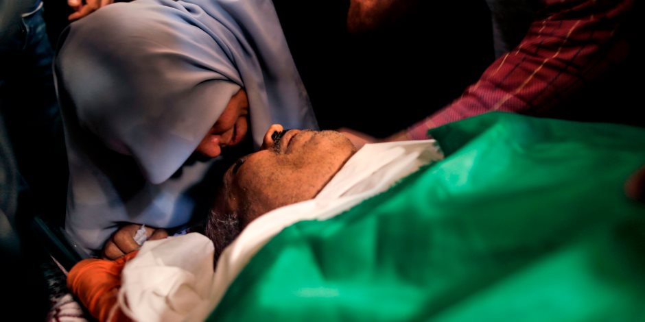 الفلسطينيون يودعون الشهيد «ناصر غراب» وسط قطاع غزة (صور)