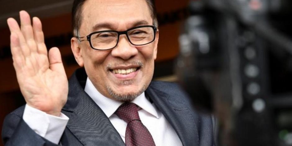 الزعيم الماليزي أنور إبراهيم يقول إنه سيمنح تأييده الكامل لمهاتير