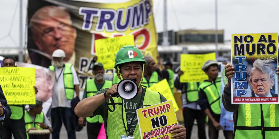 مظاهرة فى المكسيك تنديدا بسياسة «ترامب» ضد الهجرة إلى أمريكا (صور)
