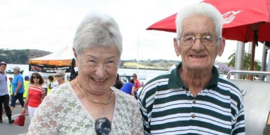 ومن الحزن ما قتل.. زوجان يتوفيان بفارق 9 ساعات بعد حياة استمرت 61 عاما