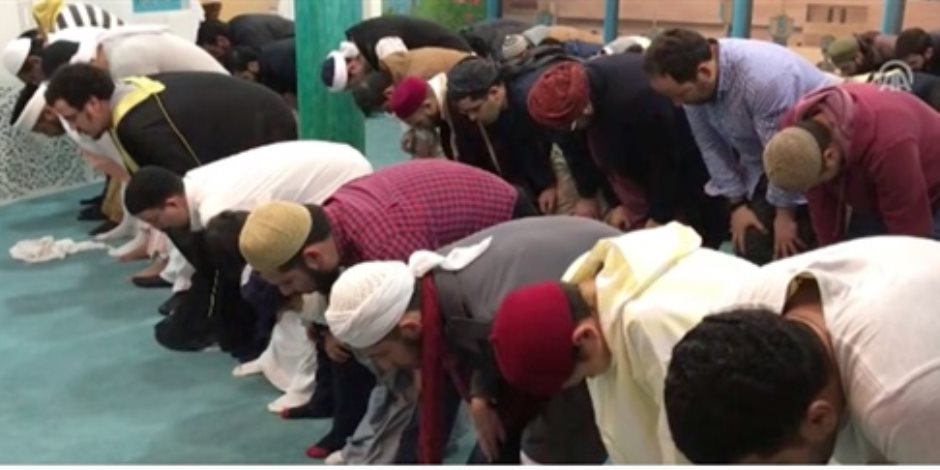 كيف يتم التسهيل على المسلمين في نهار رمضان ببلاد «الفرنجة»؟ 