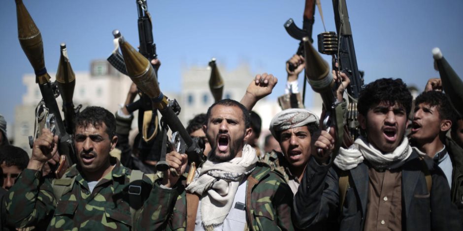 8 ملايين يمني تحت رحمة الحوثيين.. تقارير: الميليشيات تتخذ المدنيين دروعا بشرية
