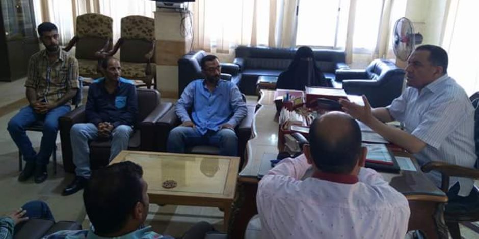 رئيس مركز ومدينة العريش بشمال سيناء يجتمع برئيس وأعضاء النقابة العمالية الجدد (صور)