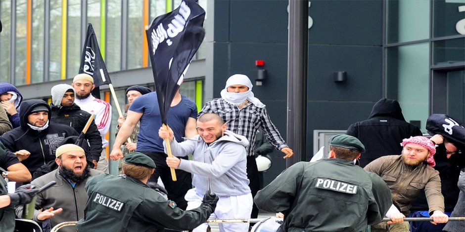 ألمانيا توجه ضربة موجعة للإخوان وداعش.. حظر شعارات الجماعة ومعاقبة المخالفين بالسجن والغرامة