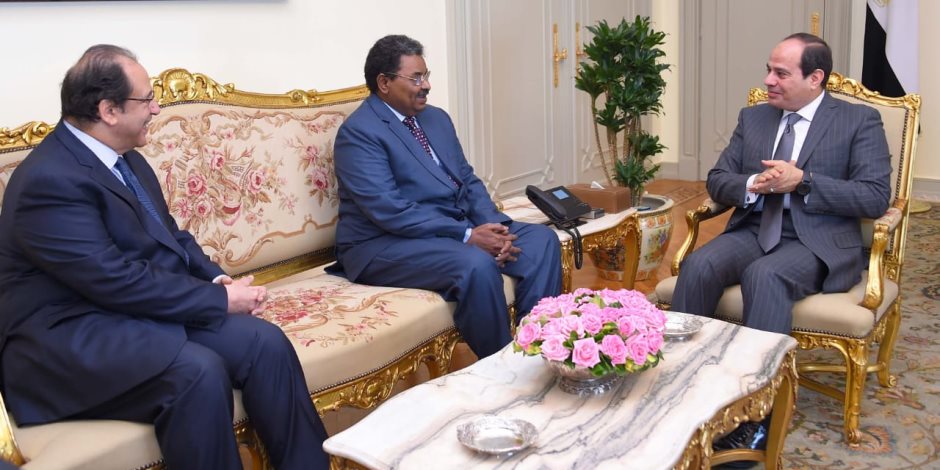 السيسي يستقبل رئيس المخابرات السوداني ويتلقى رسالة من البشير