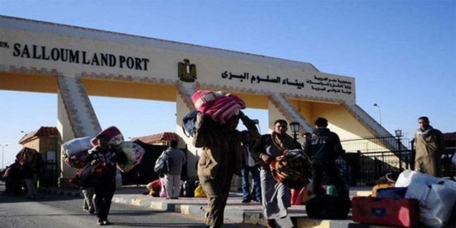 سفر وعودة 924 مصريا وليبيا و 184 شاحنة عبر منفذ السلوم خلال 24 ساعة
