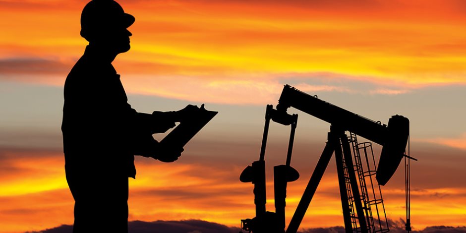 النفط فى خطر.. المؤشرات الضبابية تحول دون رؤية مستقبله