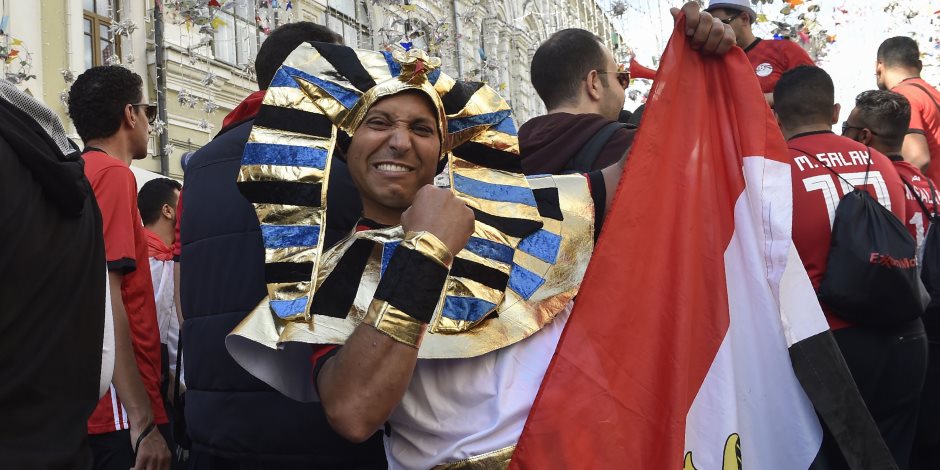 العيد فرحة.. المصريون يرفعون «تكبيرات العيد» في مباراة مصر وأوروجواي