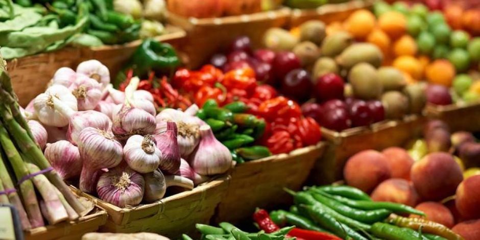 قبل ما تشترى.. تعرف على أسعار الخضروات في سوق العبور 