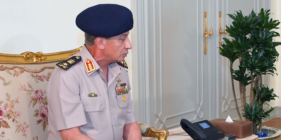 وزير الدفاع يعلن قبول دفعة جديدة من المتطوعين بالمعاهد الصحية للقوات المسلحة