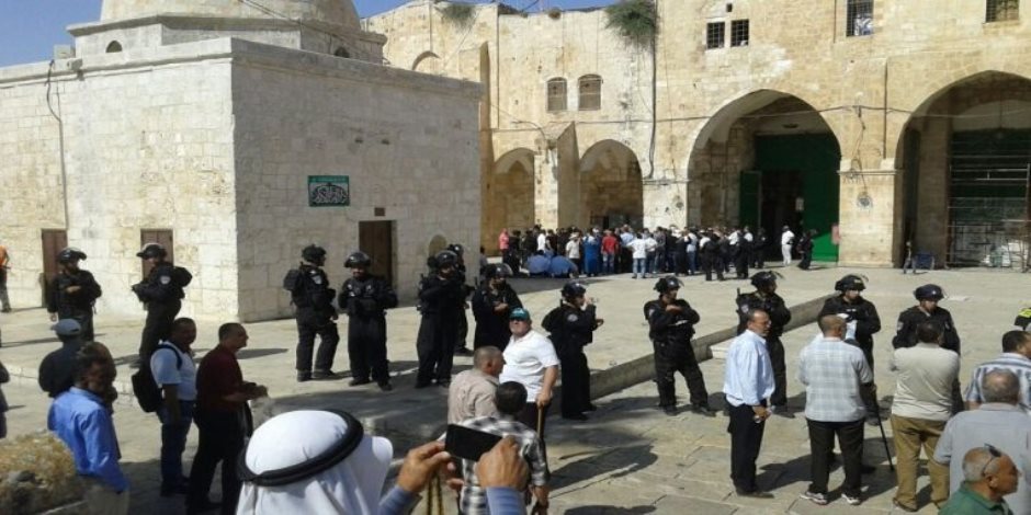 مئات المستوطنين يقتحمون المسجد الأقصى في سادس أيام عيد الفصح اليهودي