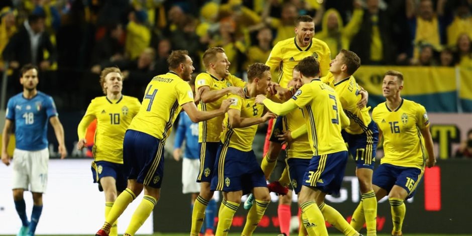 ما تفرقه السياسة تجمعه كرة القدم.. سر تراجع السويد عن مقاطعة مونديال روسيا