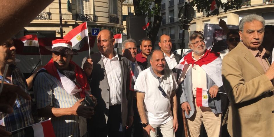 «السيسي أنقذنا من الإرهاب».. كيف احتفل المصريون في فرنسا بذكرى 30 يونيو؟