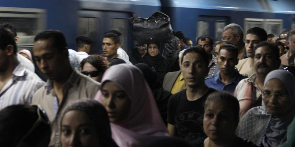 «التعبئة والإحصاء» يكشف تركيبة المصريين: الرجال أقصر عمرا وثلث الشعب أطفال