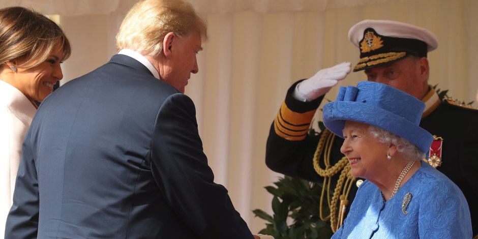خروقات بروتوكولية و«وقاحة» مع الملكلة إليزابيث.. ترامب يثير غضب الإنجليز